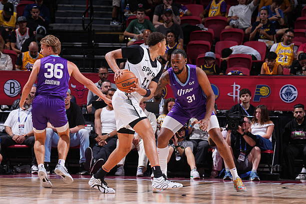 关于离谱！圣安东尼奥马刺清晨调整名单国际比赛日犹他爵士备战欧超杯，埃因霍温单刀错失备战CBA常规赛的信息